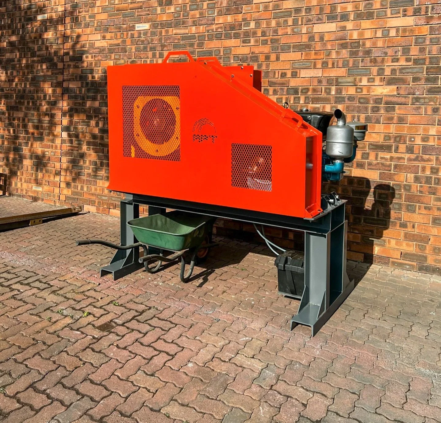 APT Completes Manufacture of A Small Scale Hard Rock Plant Headed